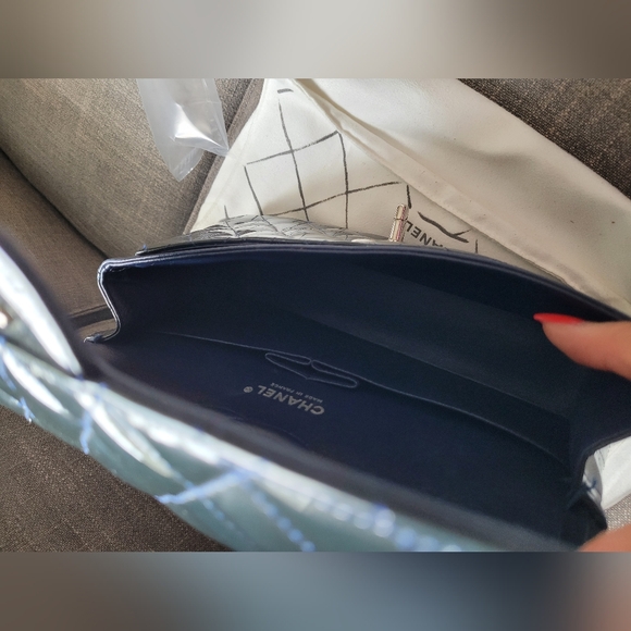 Navy patent medium Chanel flap - Picture 12 of 16